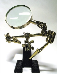 Image of magnifying glass 